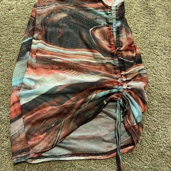 PrettyLittleThing Swirl Pattern Long Sleeve Dress - Picture 4 of 4